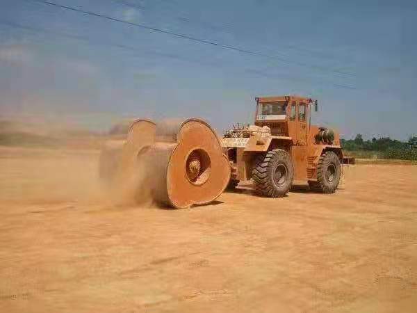 沖擊碾壓路機